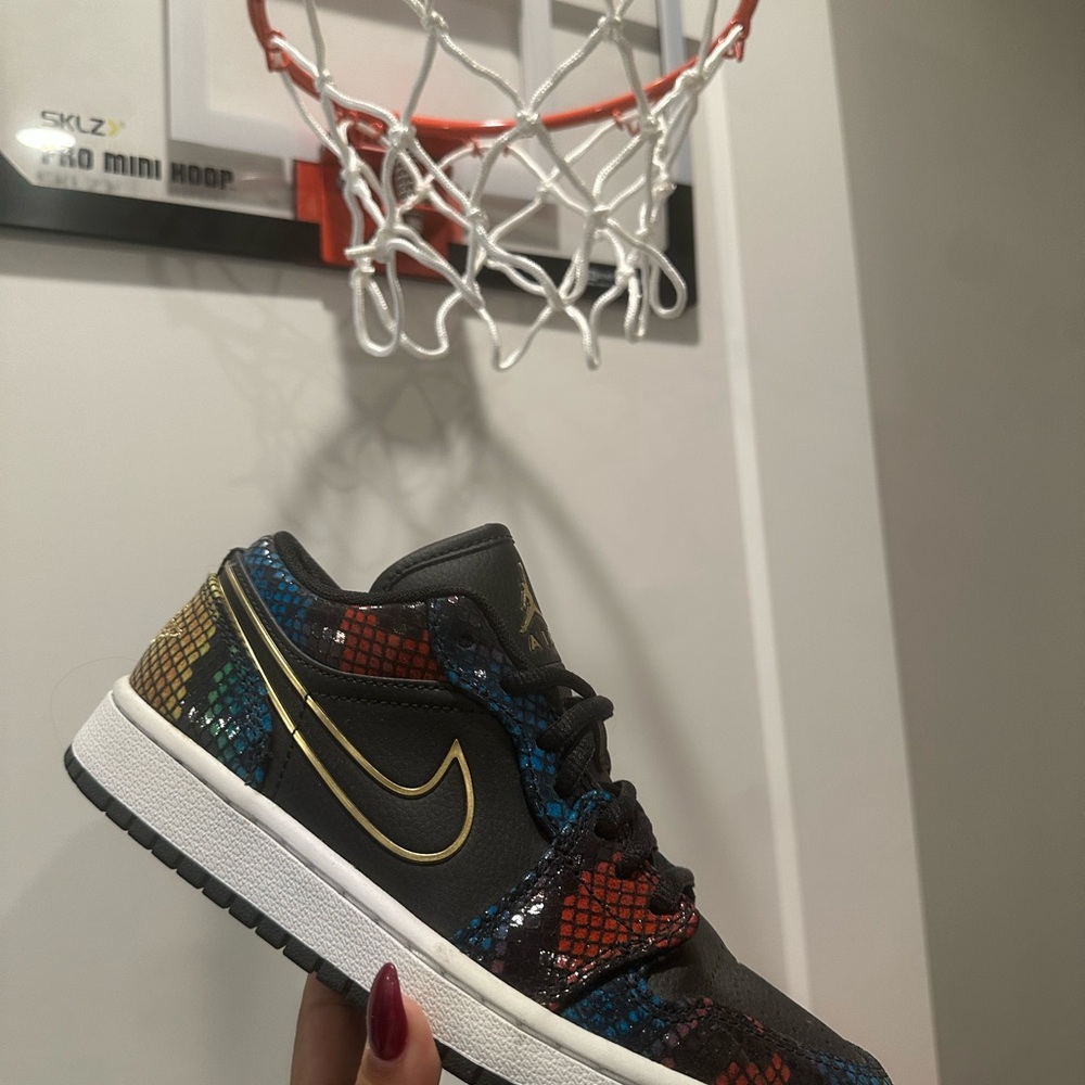 Jordan 1 low Sneakers with Snakeprint